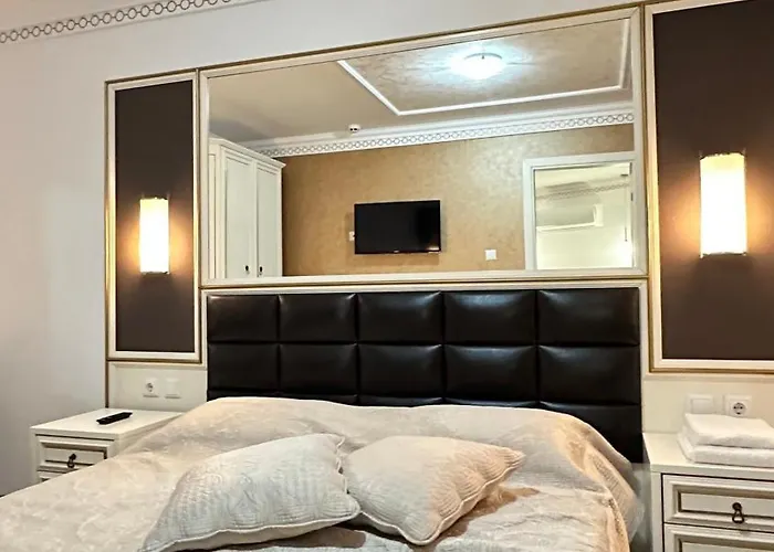 Penthouse Happy Moments 3 ساني بيتش